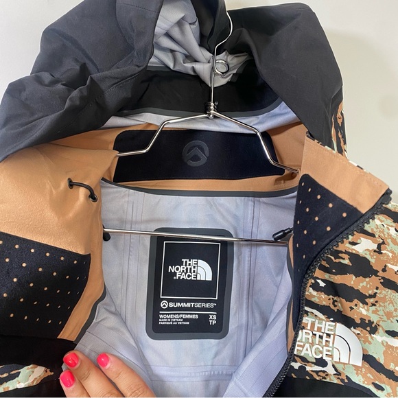 NEW North Face Summit Verbier Gortex Jacket - Women's Size XS - Picture 11 of 11